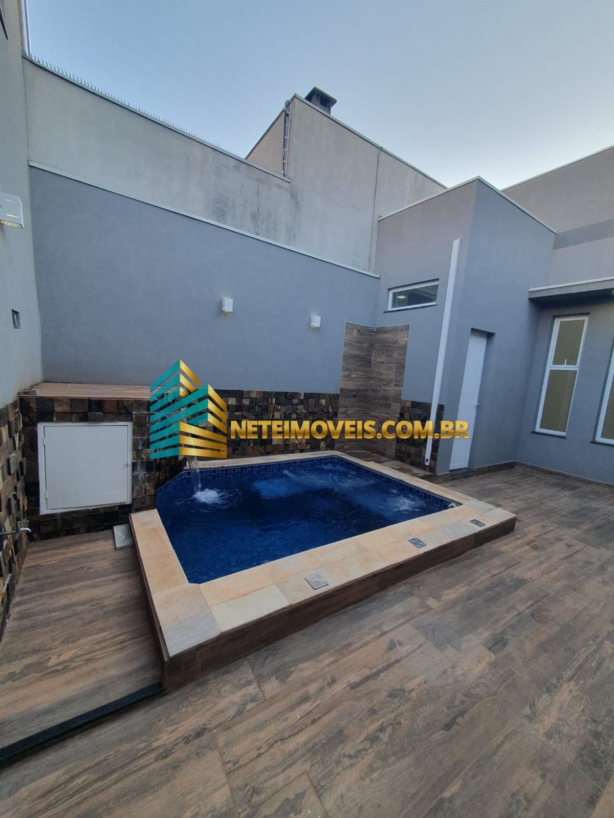 Casa à venda em Franca-SP, Esplanada Primo Meneghetti II: 3 quartos, 3 suítes, 2 salas, 4 banheiros, 2 vagas, 150m². Confira! — foto 1