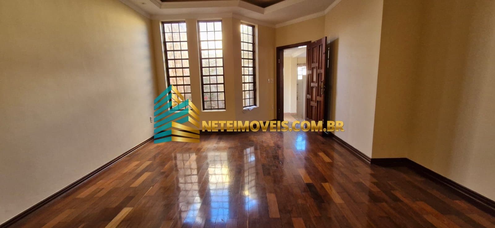 Imperdível Casa Comercial ou residencial à Venda em Franca-SP, Bairro São Joaquim! 3 Quartos, 1 Suíte, 3 Salas, 3 Banheiros, 2 Vagas de Garagem. — foto 1