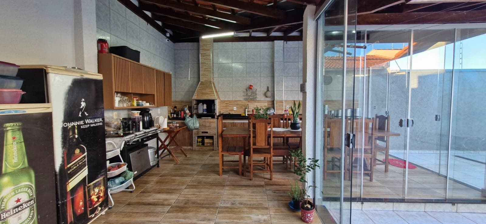 Imperdível casa à venda em Franca-SP, no Parque Residencial Nova Franca: 3 quartos, 1 suíte, 2 salas, 3 vagas de garagem!